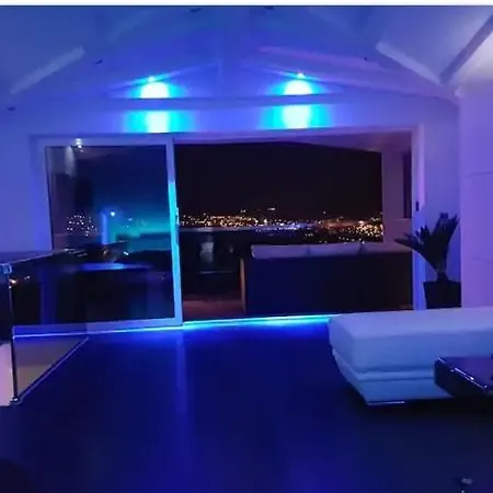 Apartment Modern Penthouse And Jacuzzi