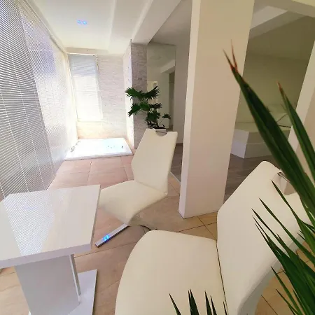 Modern Penthouse And Jacuzzi *