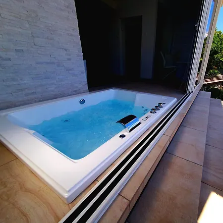 Modern Penthouse And Jacuzzi Apartment