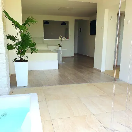 Modern Penthouse And Jacuzzi *